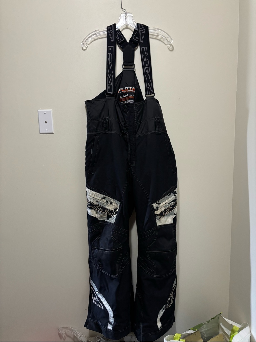 FXR Men's Float Assist Snowmobile Bibs Pants Black Camo Size M (Flawed)